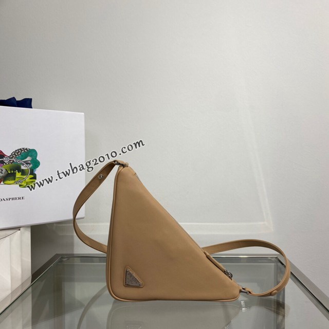 Prada專櫃新款三角形液下包 1NQ043 普拉達小牛皮手提斜挎女包 csp1442